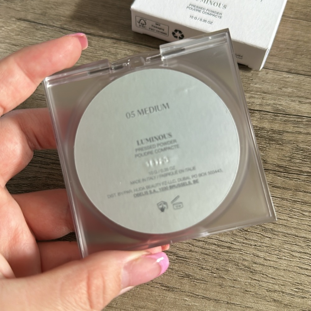 NWT Glowish by huda beauty PRESSED POWDER - Picture 3 of 7